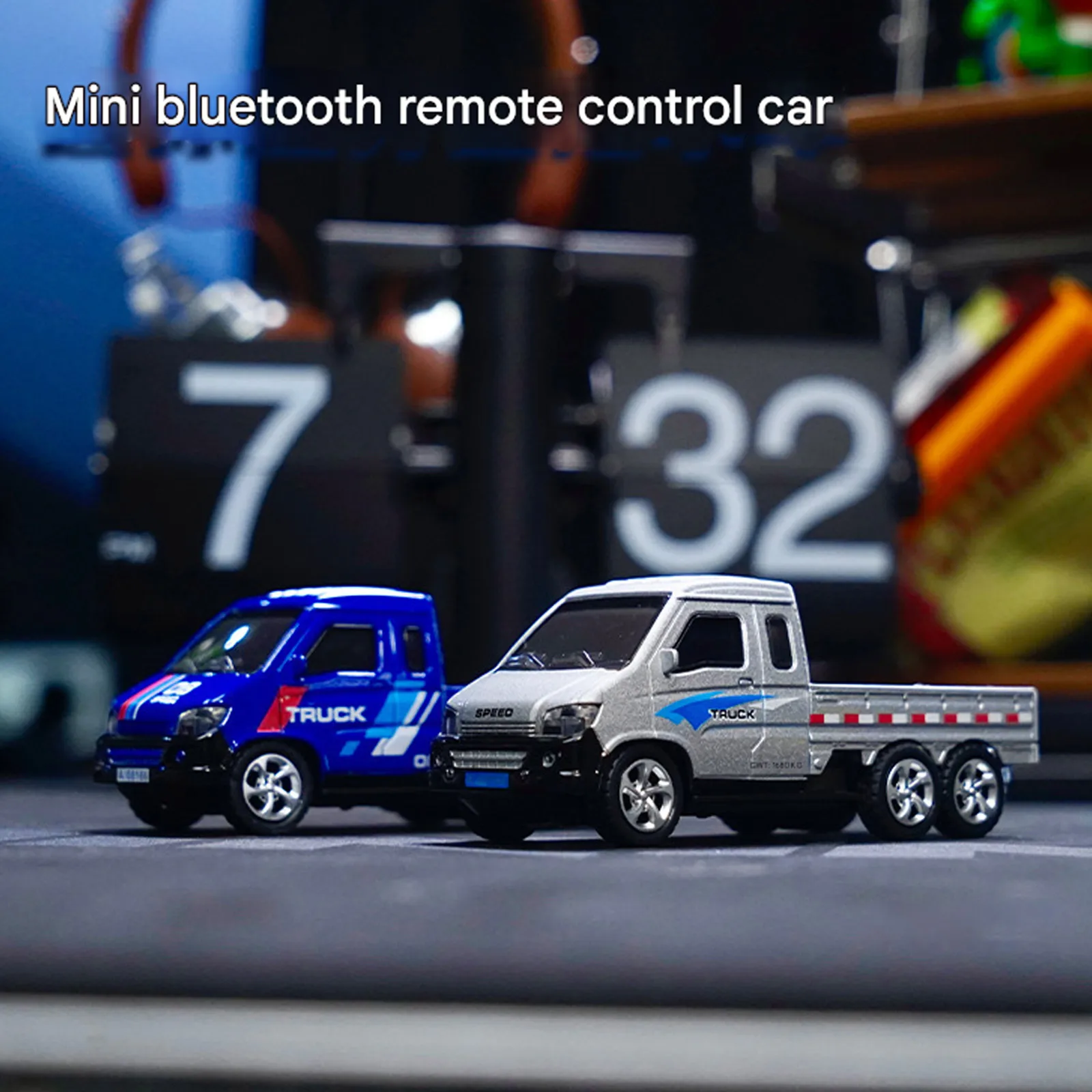 

1:64 Mini Alloy Bluetooth RC Drift Car 50min Playtime 20M Range Dual Control LED Lights Pocket Stunt Car Desktop Racer