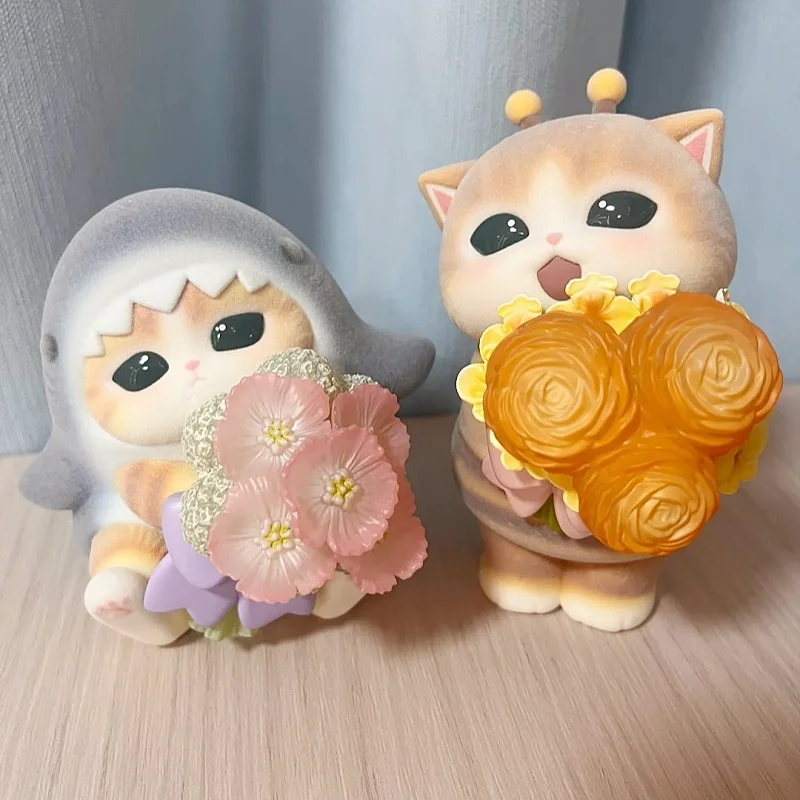

Bandai Original Genuine Mofamofy Bee Cat Action Anime Figures Model Ornaments Birthday Gifts Toy