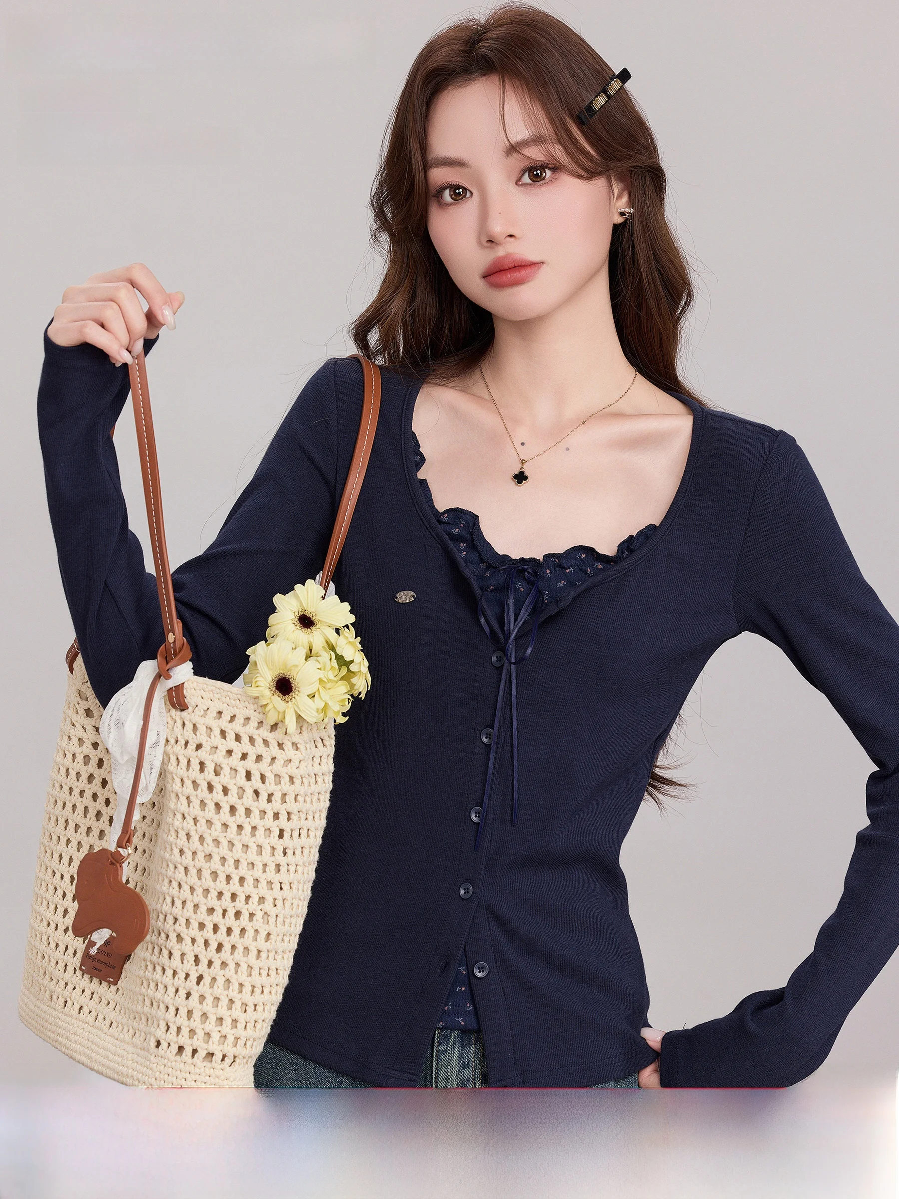 

Lingjiu Lace Long Sleeve T-Shirt Women's Slim Fit Base Shirt Spring 2026 New Style Commute Style Grey Tone Knot Design