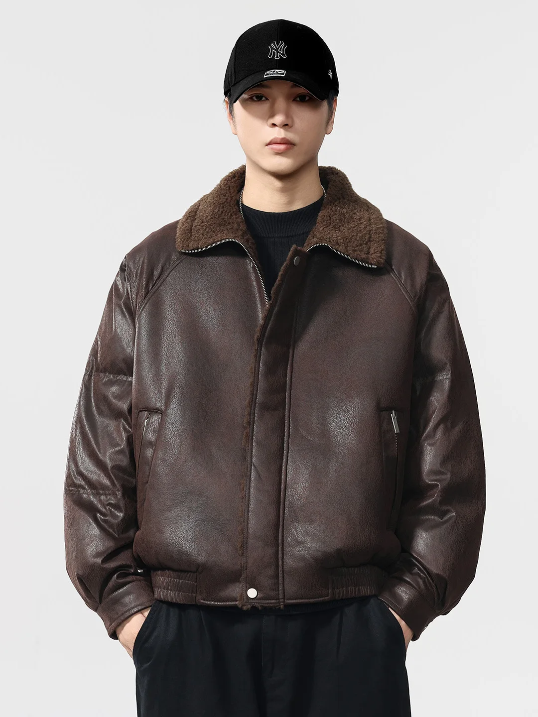 

Thiened American Retro Lamb Velvet Leather Jaet Men's Winter Warm Cotton Pilot Jaet Long Sve Zipper Closure Workwear...