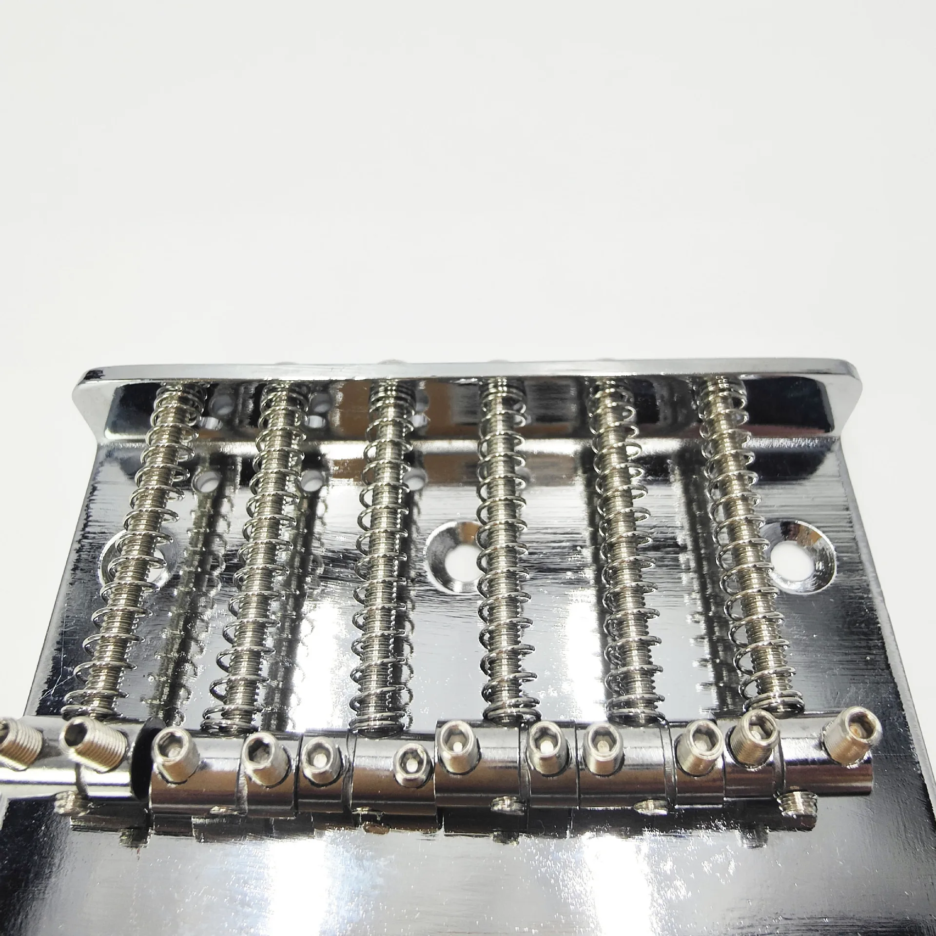 6-String Guitar Bridge 6 Adjustable Saddles with Single Coil Pickup Route Hardtail Bridge Replacement Parts