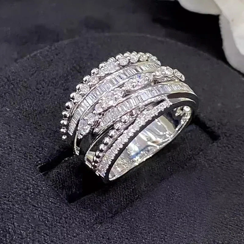 Huitan Aussage Frauen Ringe Moderne Mode Design Täglichen Verschleiß Luxus Zirkonia Kristall Ringe Chic Weiblichen Schmuck