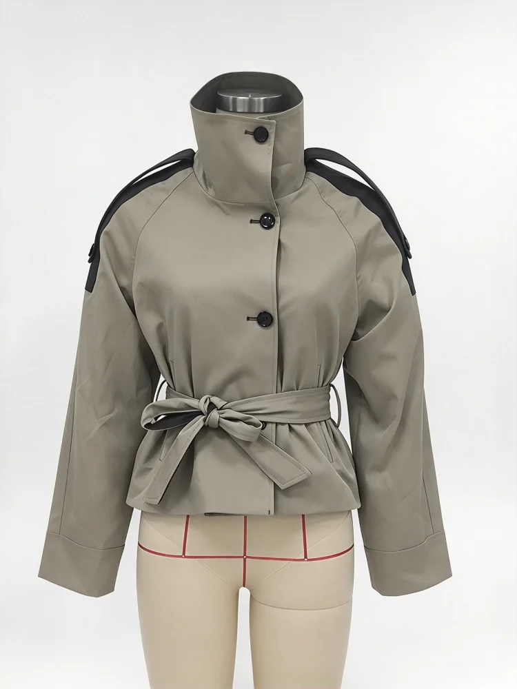 Damen Kurzer Trenchcoat aus Kunstleder mit Gespleißten Schulterklappen, Gürtel in der Taille, Locker Geschnittene Khaki Kurze Jacke, Vintage 2026 Damen Oberbekleidung – Detail 2