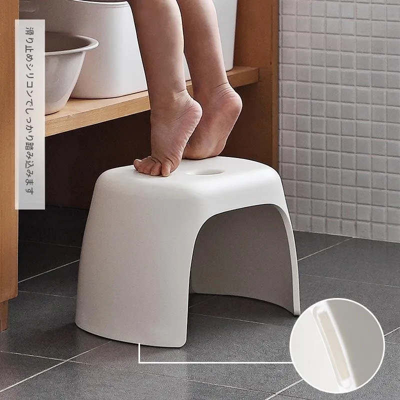 厚みのあるプラスチック製の小さなスツールシンプルなデザインの低いスツール子供用家庭用靴交換用スツール長方形の表面長寿命
