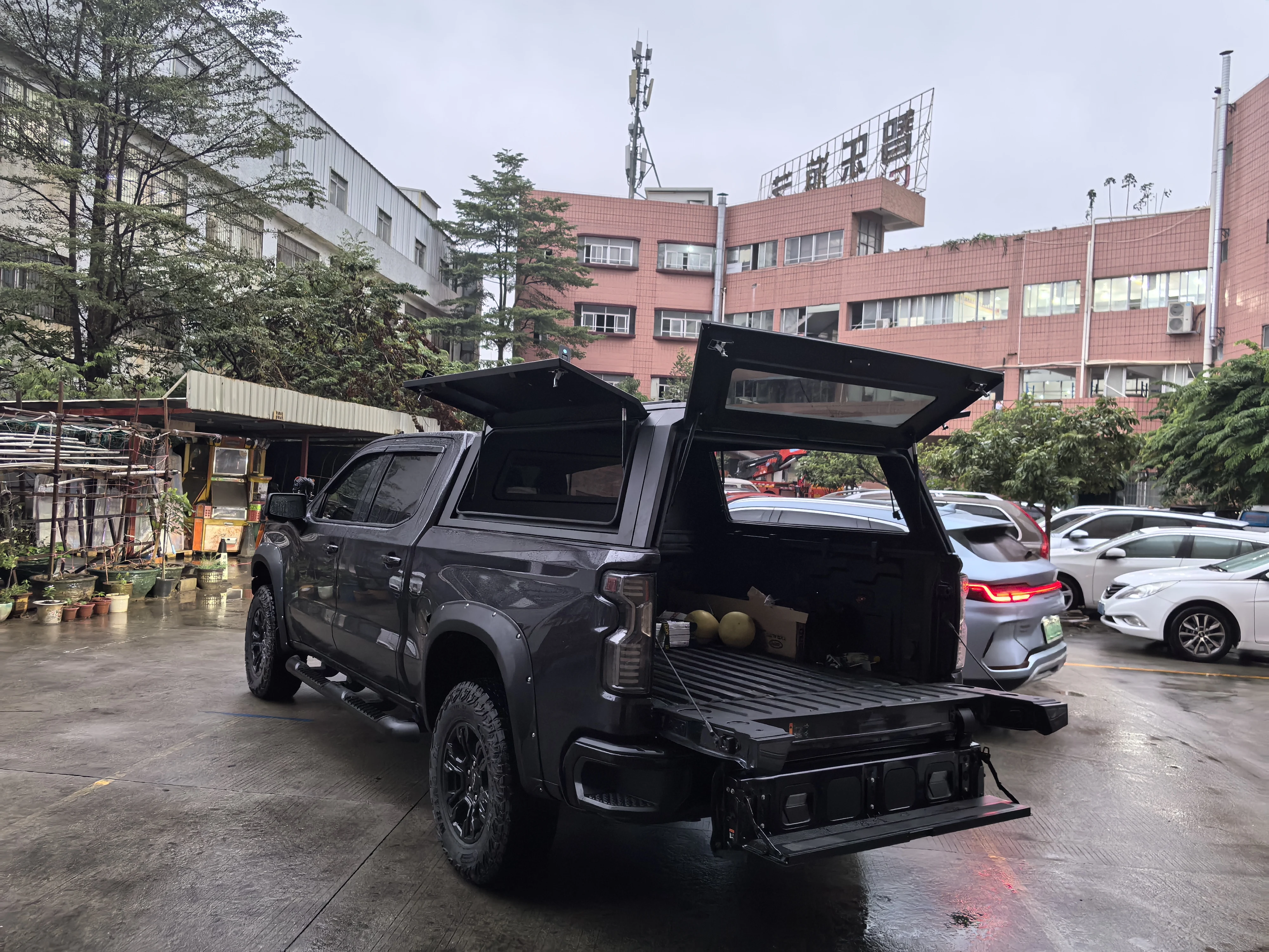 

Dream Garage 6.8FT Hard Type Truck Topper Tonneau Cover With Tailbox - Aluminum Alloy For Silverado 2500 Sierra 2500 2019+ Model