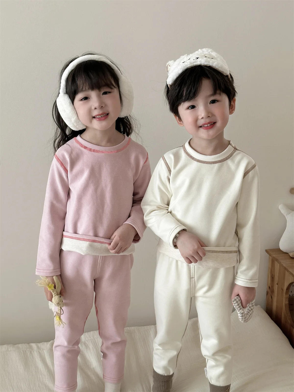 Girls Suits 2024 New Winter Childrens Wear Korean Style Girls Baby Cashmere Cashmere Warm Line Autumn Clothing Two-piece Set image 2