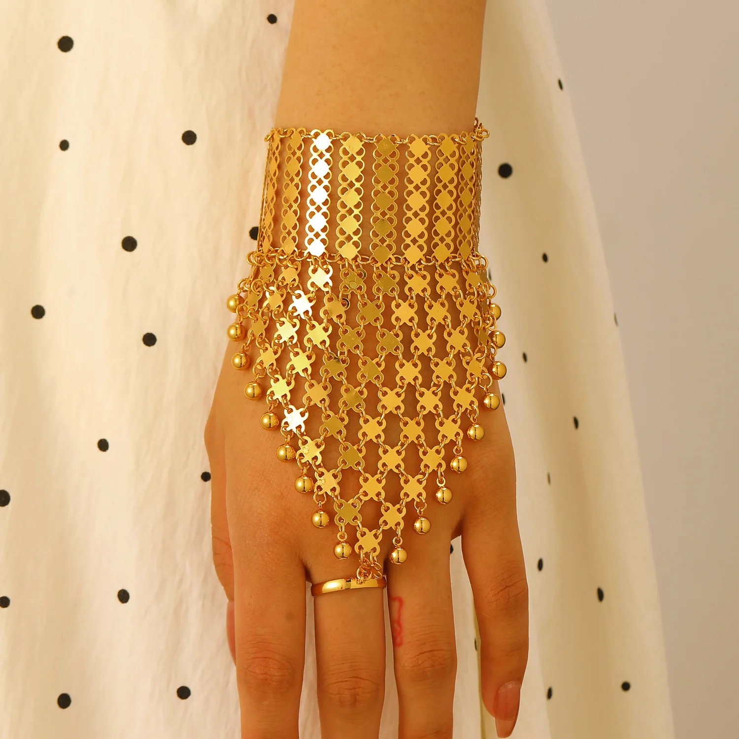 

Ethnic Arabic Style Gold Color Bracelet Connected To Finger 2025 Trending Jewelry Bracelets For Women Party Stage Accessories