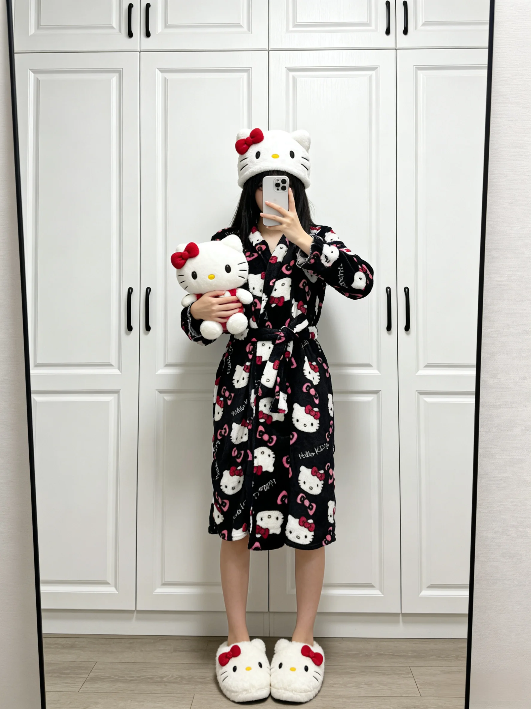 

Черный фланелевый халат Hello Kitty, милый мультяшный аниме-дизайн в стиле Y2K, креативный подарок, наряд для лучшей подруги, костюм для тематической вечеринки.