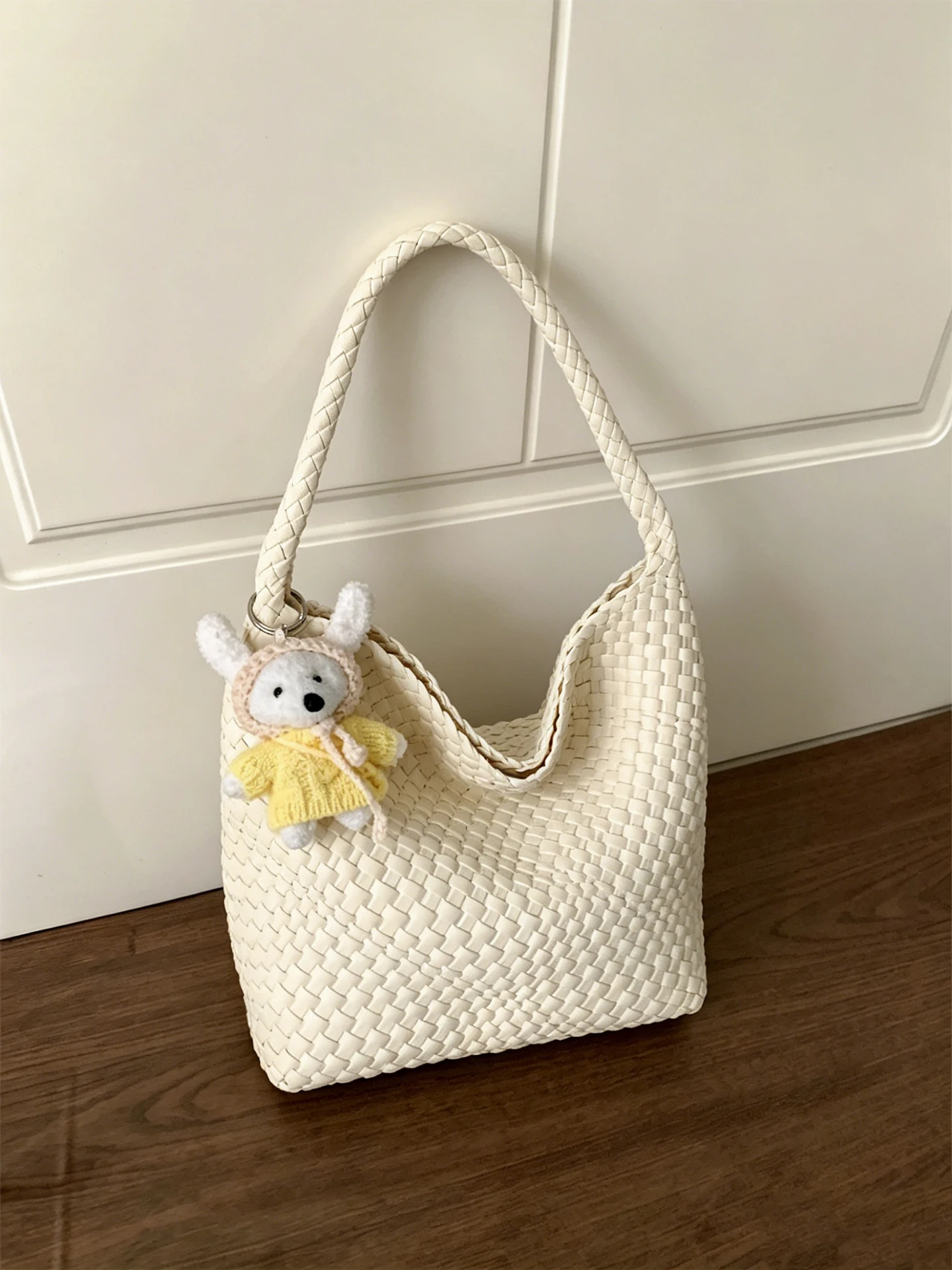 white-unique-knitted-tote-bag-women's-2026-new-high-end-sensation-small-popular-beautiful-shoulder-bag-not-repeating-style