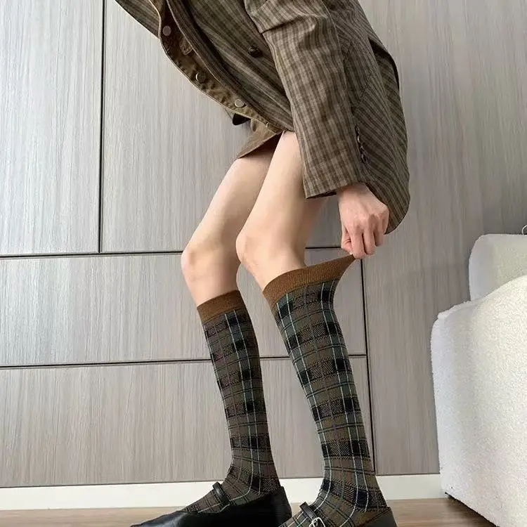 Vintage Money Style Checkered Slimming Mid-Calf Socks for Women – Retro Modern Ankle Socks with Classic Pattern