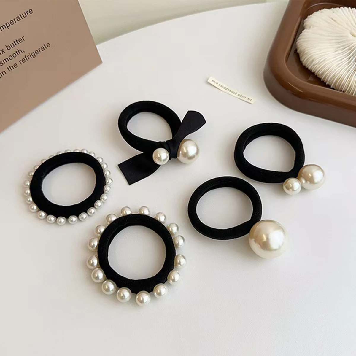 5pcs Korean fashion simple pearl scrunchie, small fragrant wind high elastic head rope, thick seamless towel circle tied head ba