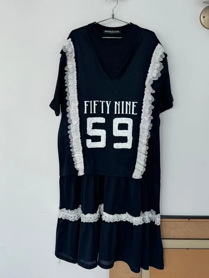 فستان كاجوال أنيق بنمط الكلية الرجعي متعدد الاستخدامات مع تطريز الدانتيل وطباعة الزهور ونمط الحروف، تصميم كاذب من قطعتين