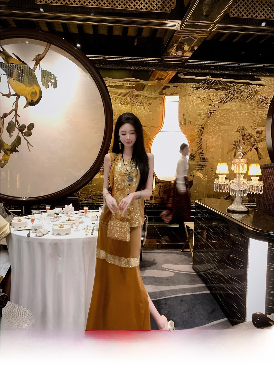 

Новый осенне-зимний комплект Sy: Бархатный жакет с вышивкой бисером и юбка. Высококачественная женская одежда.