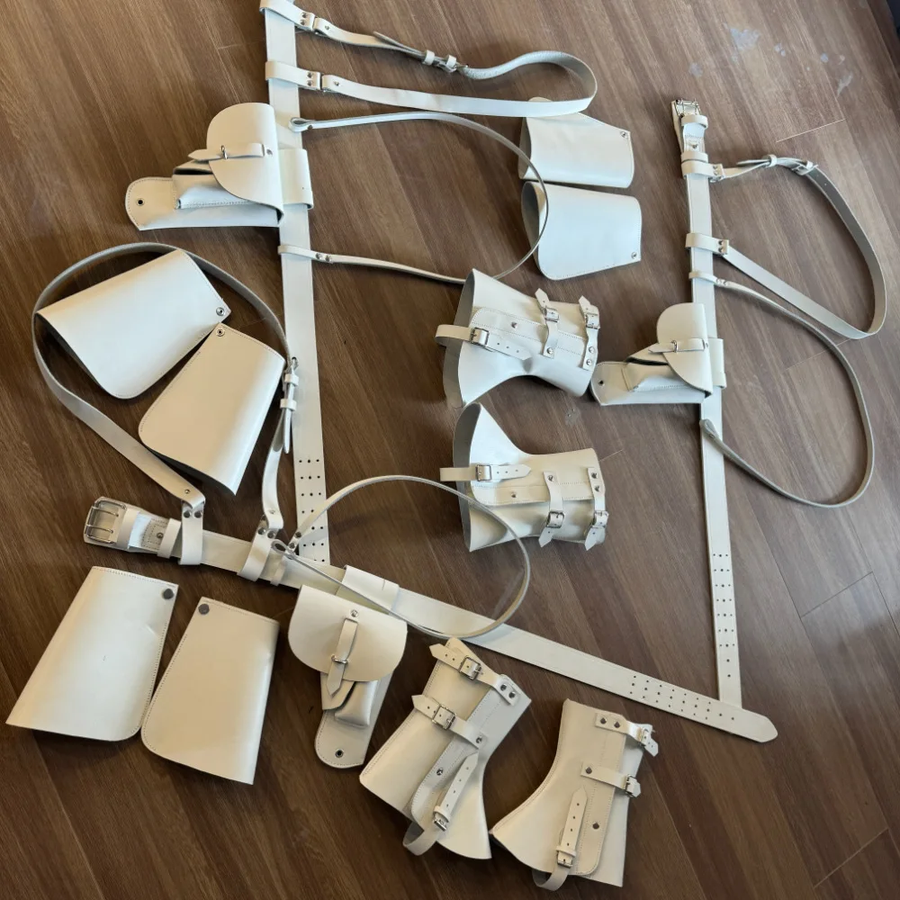 Protezioni per le gambe in vera pelle Protezioni per il gomito Cintura per prestazioni cerimoniali Fondina da allenamento in pelle di vacchetta
