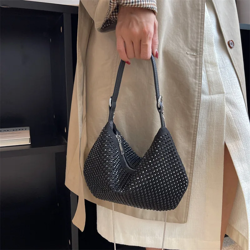 Bright Diamond Shoulder Bag Women Chains Crossbody Bag Luxury Rhinestone Messenger Bag Luxury Lady Armpit Handbag Daily Totes