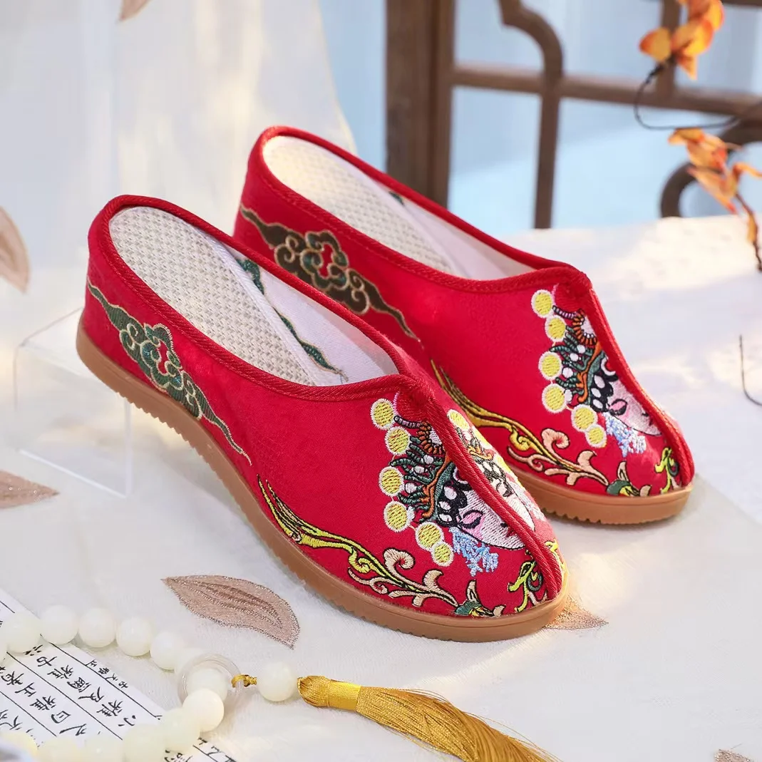 

Новые женские тапочки на танкетке с круглым носком в этническом стиле, парусиновые тапочки с вышивкой, нескользящие домашние тапочки на мягкой подошве, уличные тапочки в стиле ретро