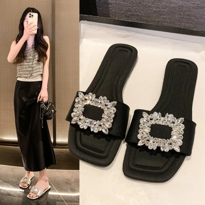 

Slippers for Women Wearing Versatile Sequin Sandals with Thick Soles and Outdoor Rhinestone Flip Flops Beach Slipper Summer New