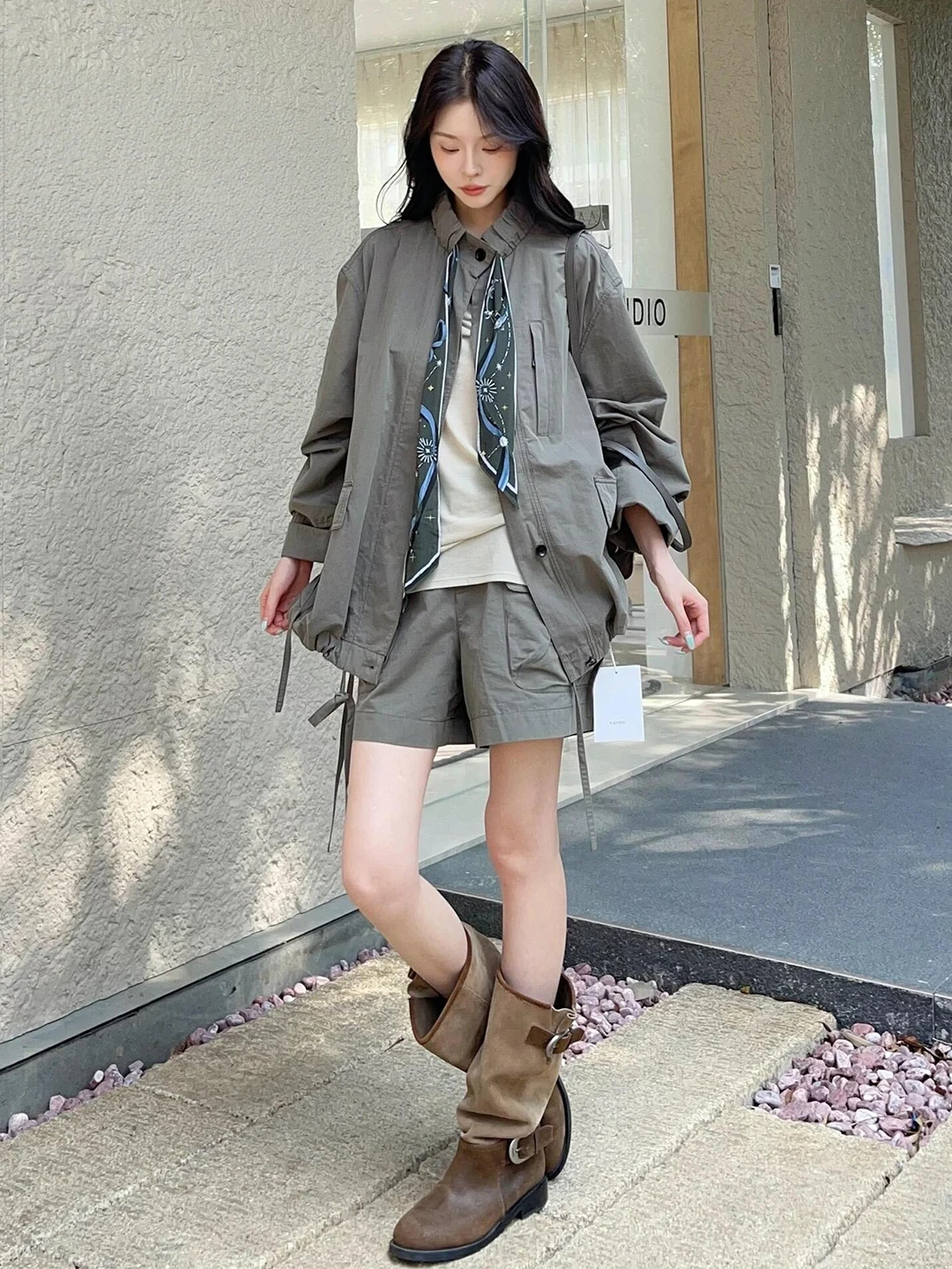 Retro Stylish Loose Jacket Set Women's Early Autumn New Small Size Upper Short Pants Two-Piece Set Casual Loose Fit Style