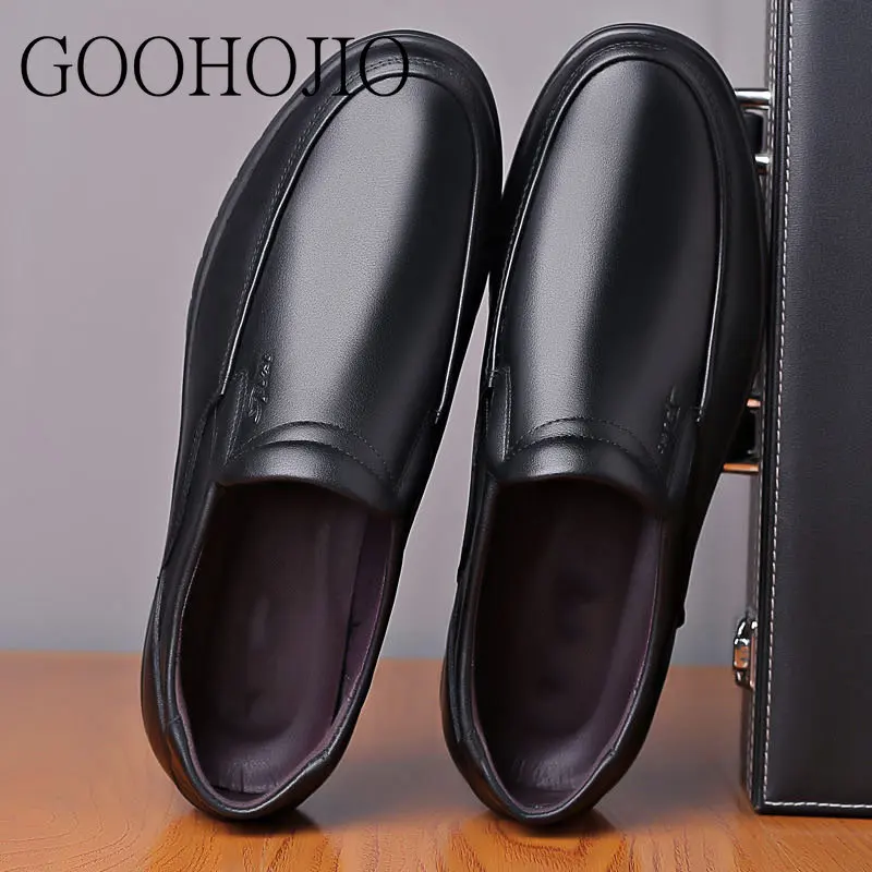 Patent Leather Shoes Men Casual Shoes Cow Leather Soft Men Business Flats Loafers Men Breathable Light Driving Shoes Slip On