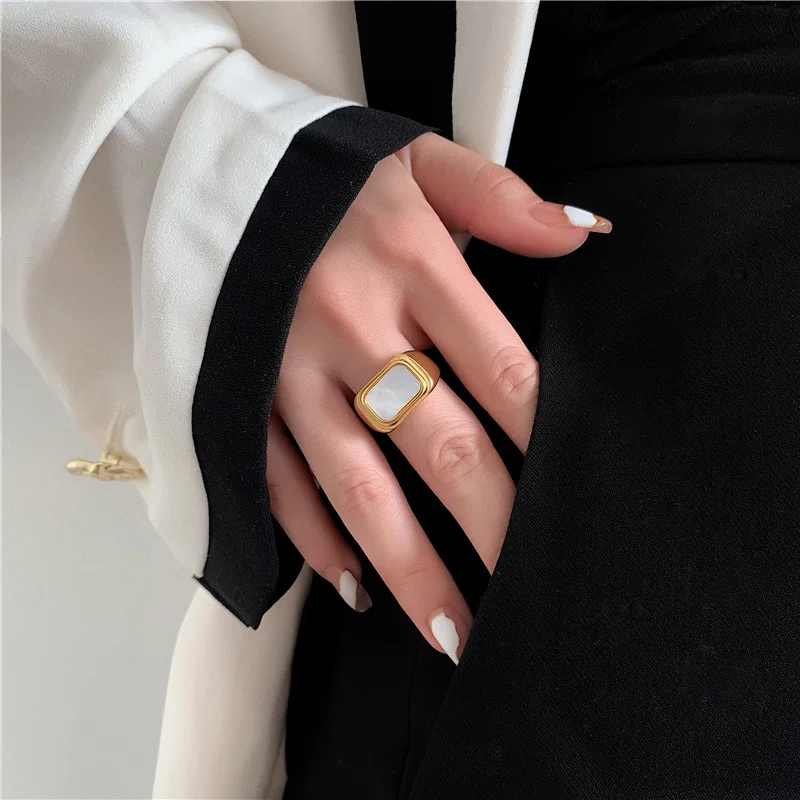 18K Gold PVD Plated 316L Stainless Steel Rings Finger Large Chunky Wedding Statement Jewelry Square Vintage Shell Ring for Woman