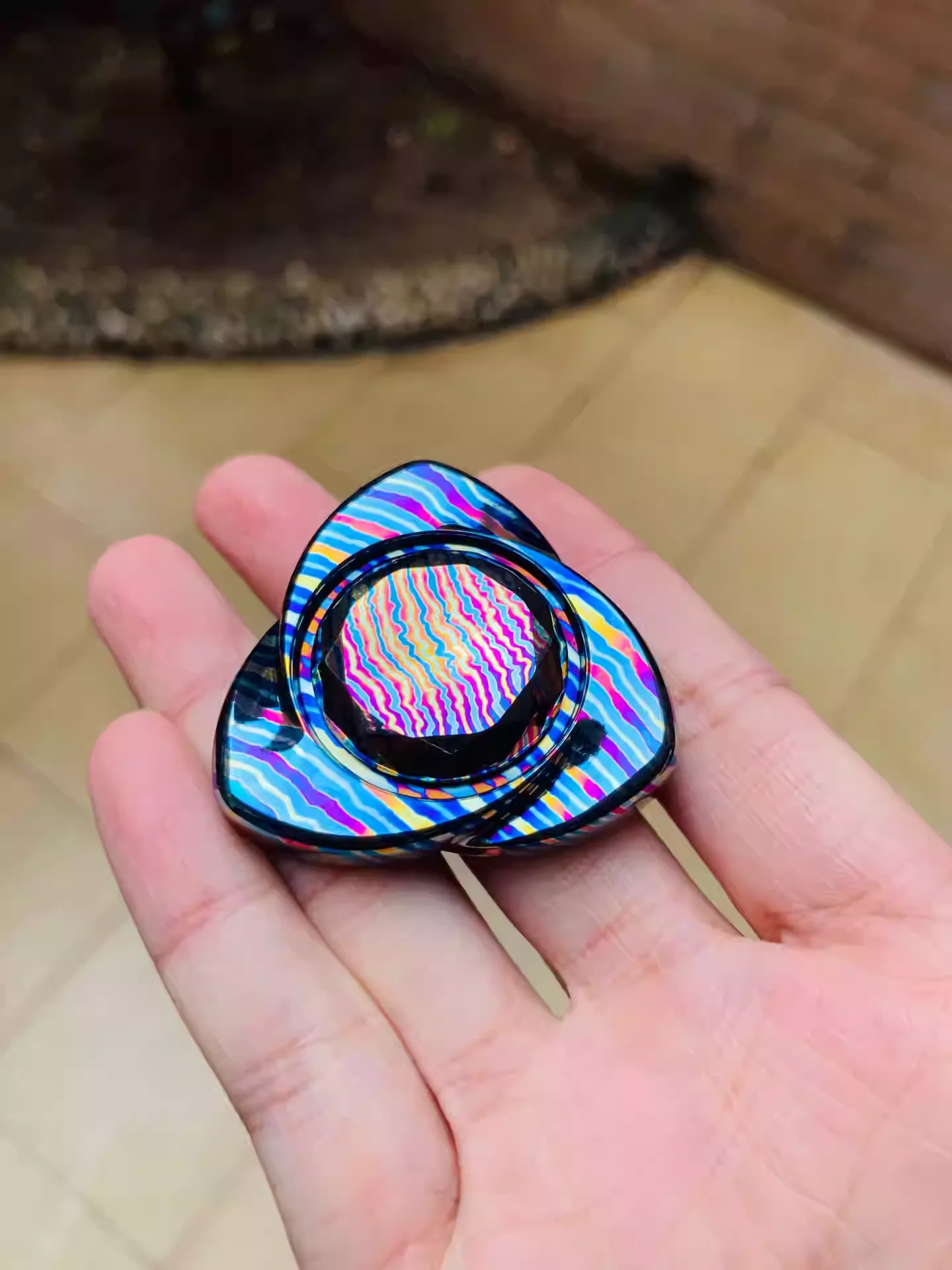 Tri color titanium horse rose petal fingertip gyroscope EDC