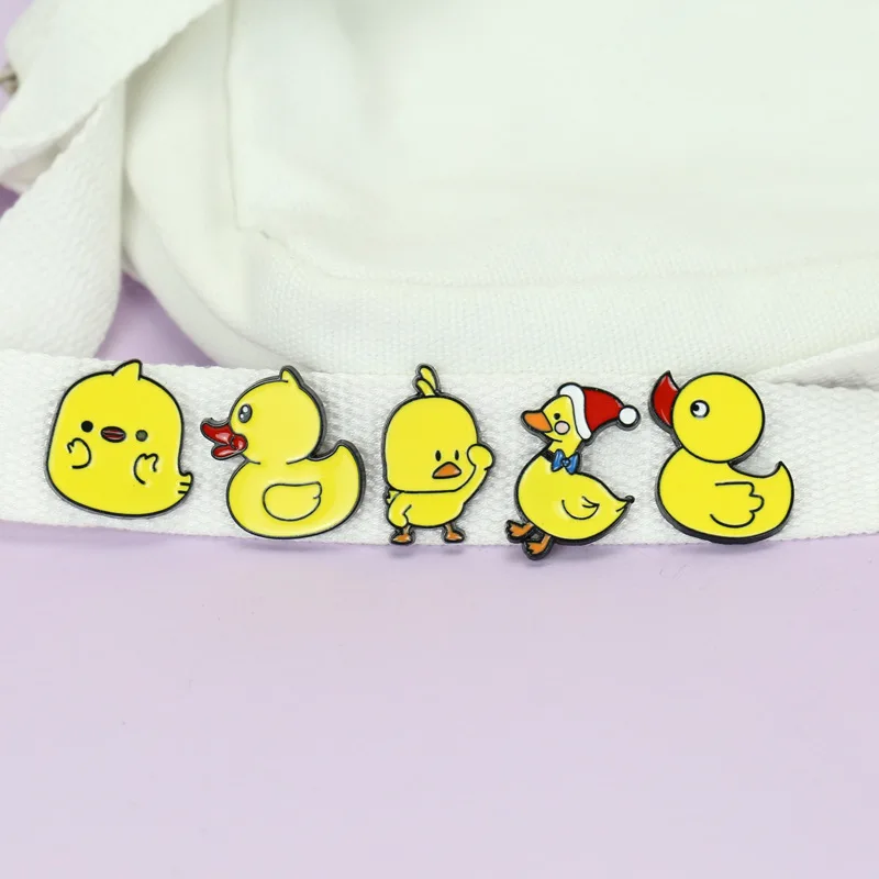 Yellow Duck Brooch Cute Animal Duck Enamel Pin Denim Lapel Badges Cartoon Jewelry