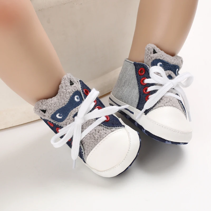 Neue, modische High-Top-Sneaker für Jungen, Mädchen, mit Cartoon-Motiven, lässig, weicher Stoffsohle, rutschfest, ideal als erste Schuhe zum Laufenlernen. – Detail 16