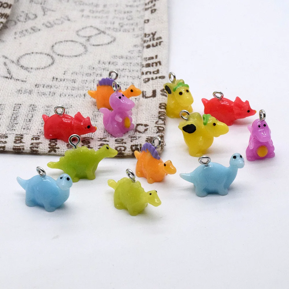 10/12 stücke Miniatur Mini Dinosaurier Harz Charme Bunte Kawaii Cartoon Tier Anhänger Diy Handwerk Für Ohrring Schmuck Machen