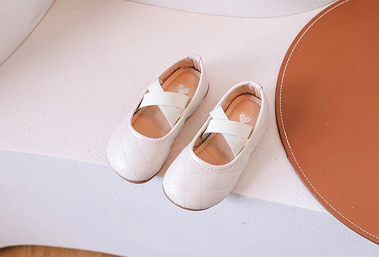 Mädchen-Schuhe mit Kreuzriemen aus Leder 2026 Neue Sommer-Kleinkind-Ballerinas mit Weicher Sohle Einfache Klassische Prinzessinnen-Party- und Hochzeitsschuhe – Detail 5