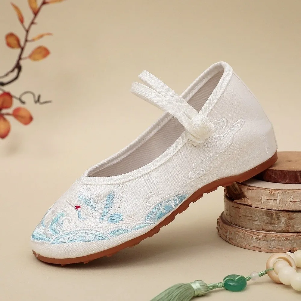 

Chinese Style Girls' Dancing Shoes Soft Sole Wear Resistant Embroidered Cloth Shoes Breathable Non-slip