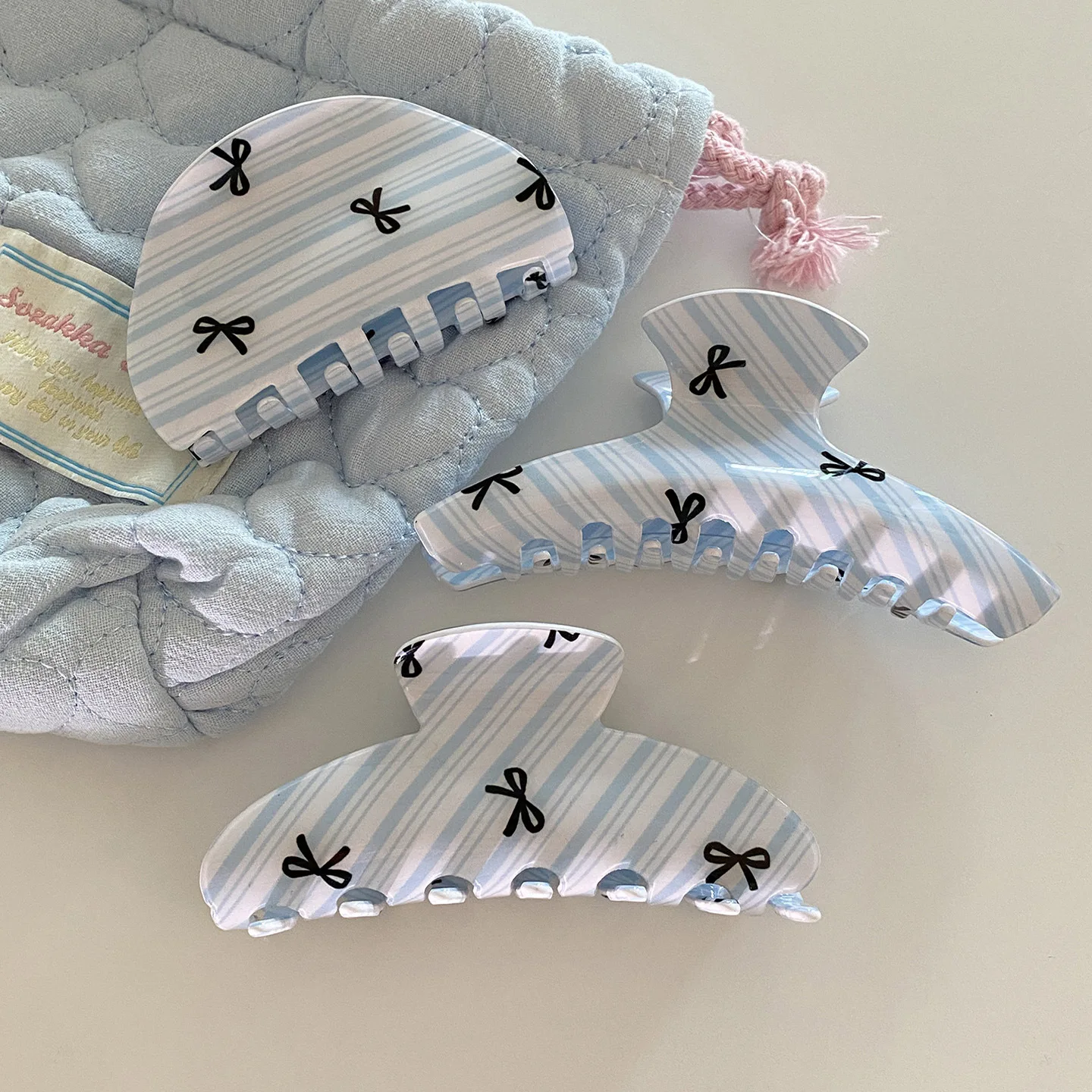 NEUE Blau Weiß Gestreifte Schleife Druck Haar Klaue 11CM Große Acryl Klaue Clips INS Trendy Haar Clips für Frauen mädchen Haar Zubehör