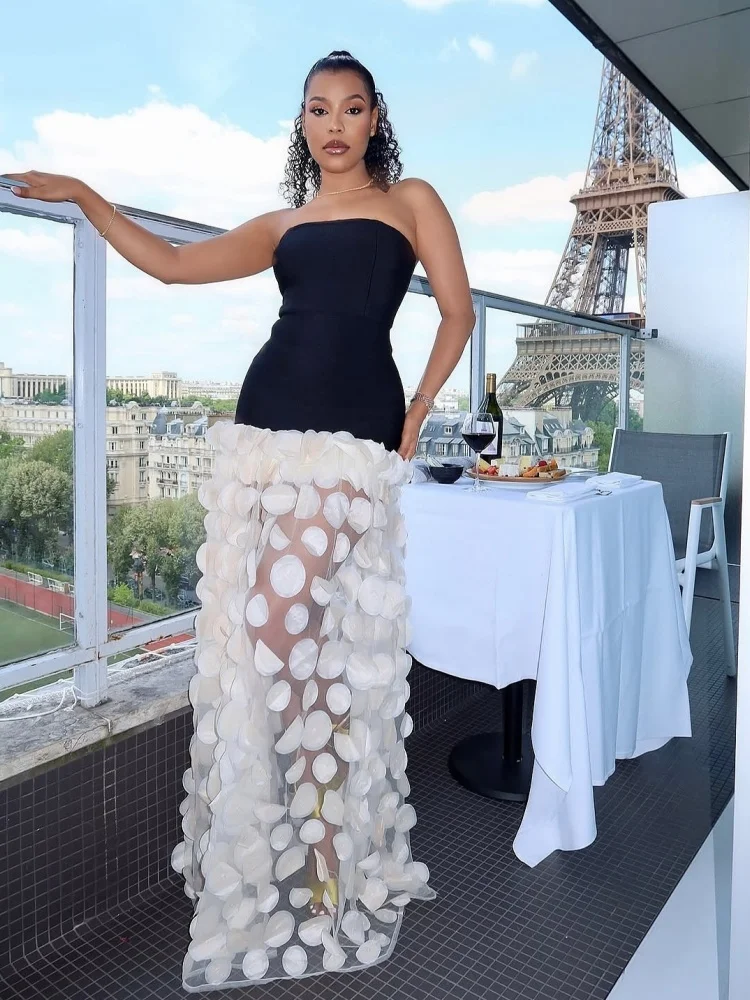 Trägerloses schwarzes kontrastierendes Patchwork-langes Kleid mit rundem 3D-Mesh-Rock – Avantgarde-Abendkleid für Gala- und Couture-Mode