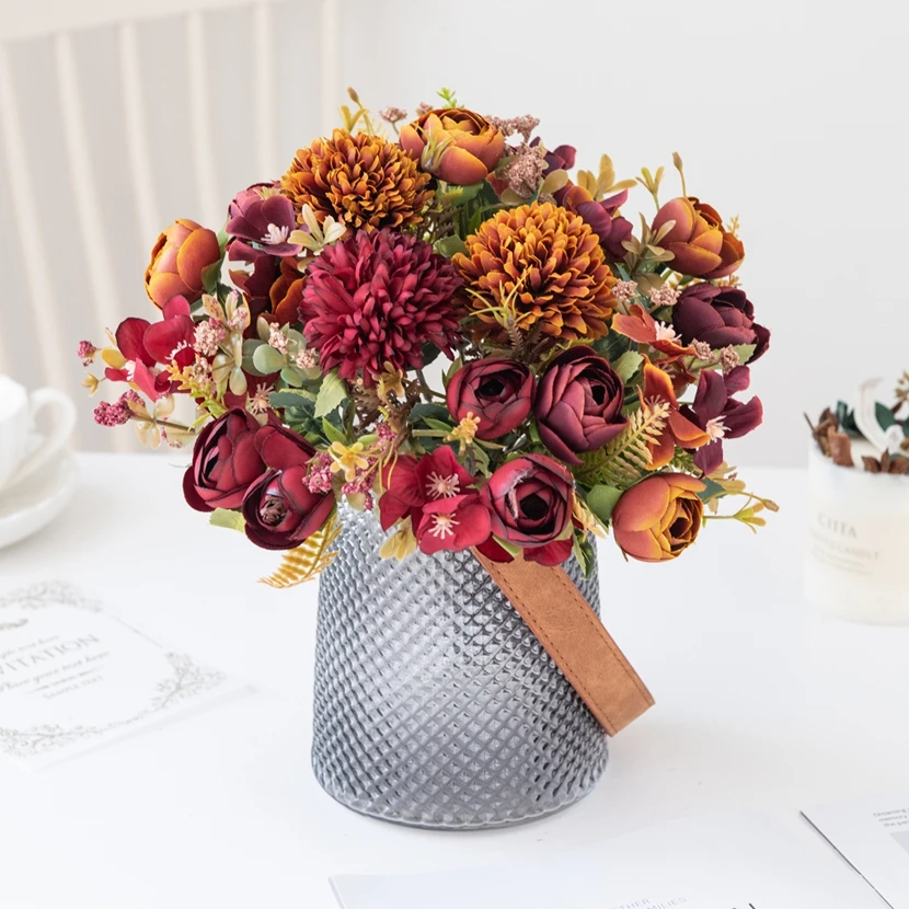 Fiori artificiali Tè Boccioli di rosa Bouquet Scatola di caramelle fai da te Vaso Room Home Decor Festival Ghirlanda Matrimonio Fiori finti di ortensia di seta