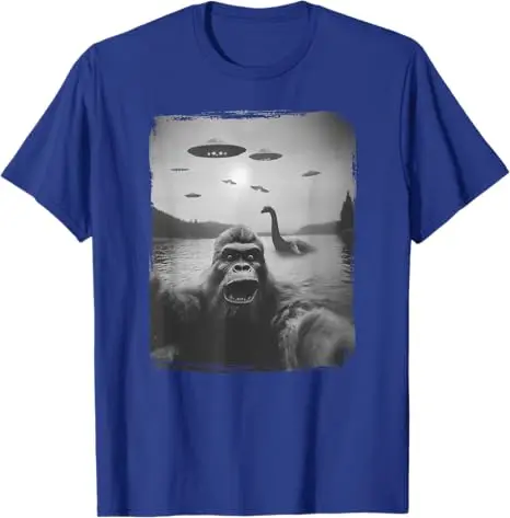تي شيرت Nessie and UFO، Sasquatch Rare Selfie، The Loch Ness Bigfoot تي شيرت مضحك للتنزه والتخييم Y2k تصميم جرافيك تي شيرت رائع