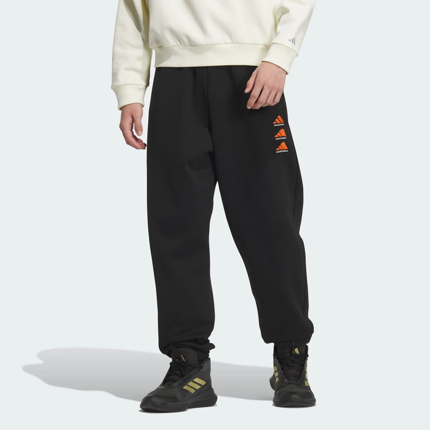 

Adidas genuine New Men's Thermal Printed Fleece Cuffed Pants JC6816