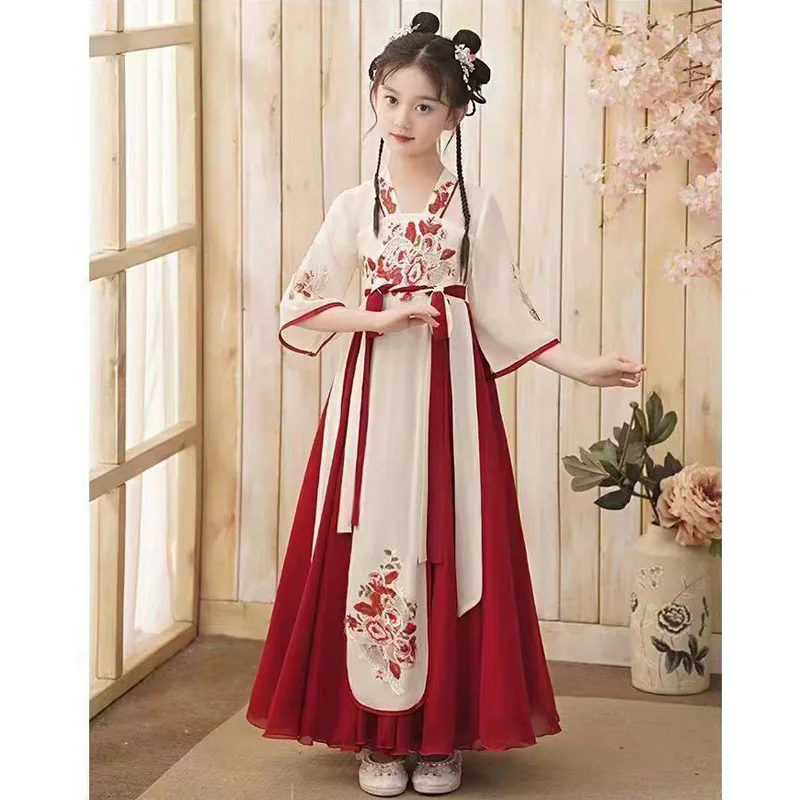 Chinese Hanfu girl\'s casual dress