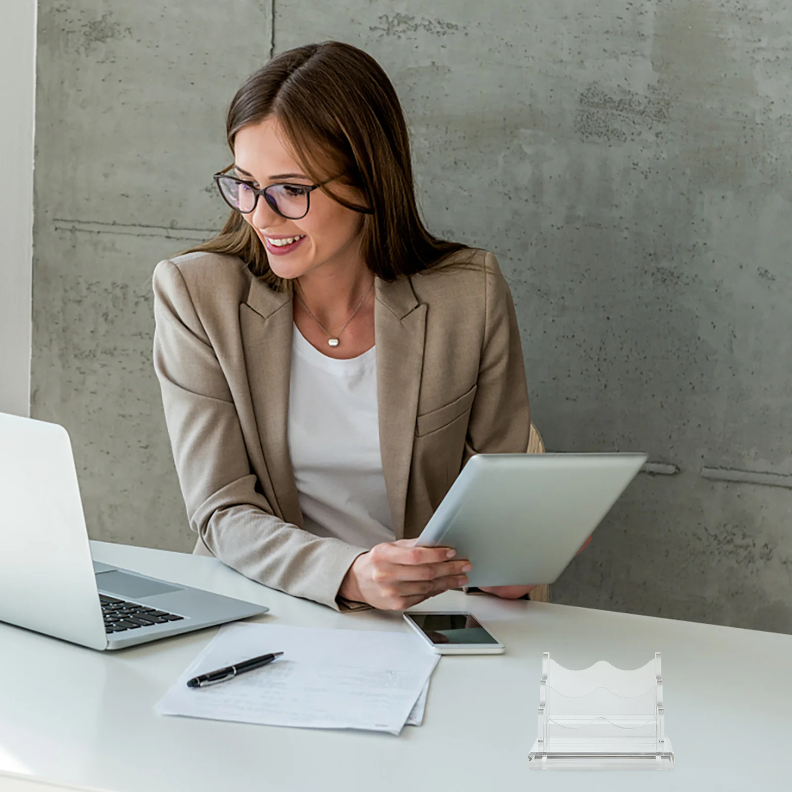 

Portable Acrylic Business Card Holder Desktop Storage Box Office Cards Organizer Transparent Display Stand with Anti-Slip Base