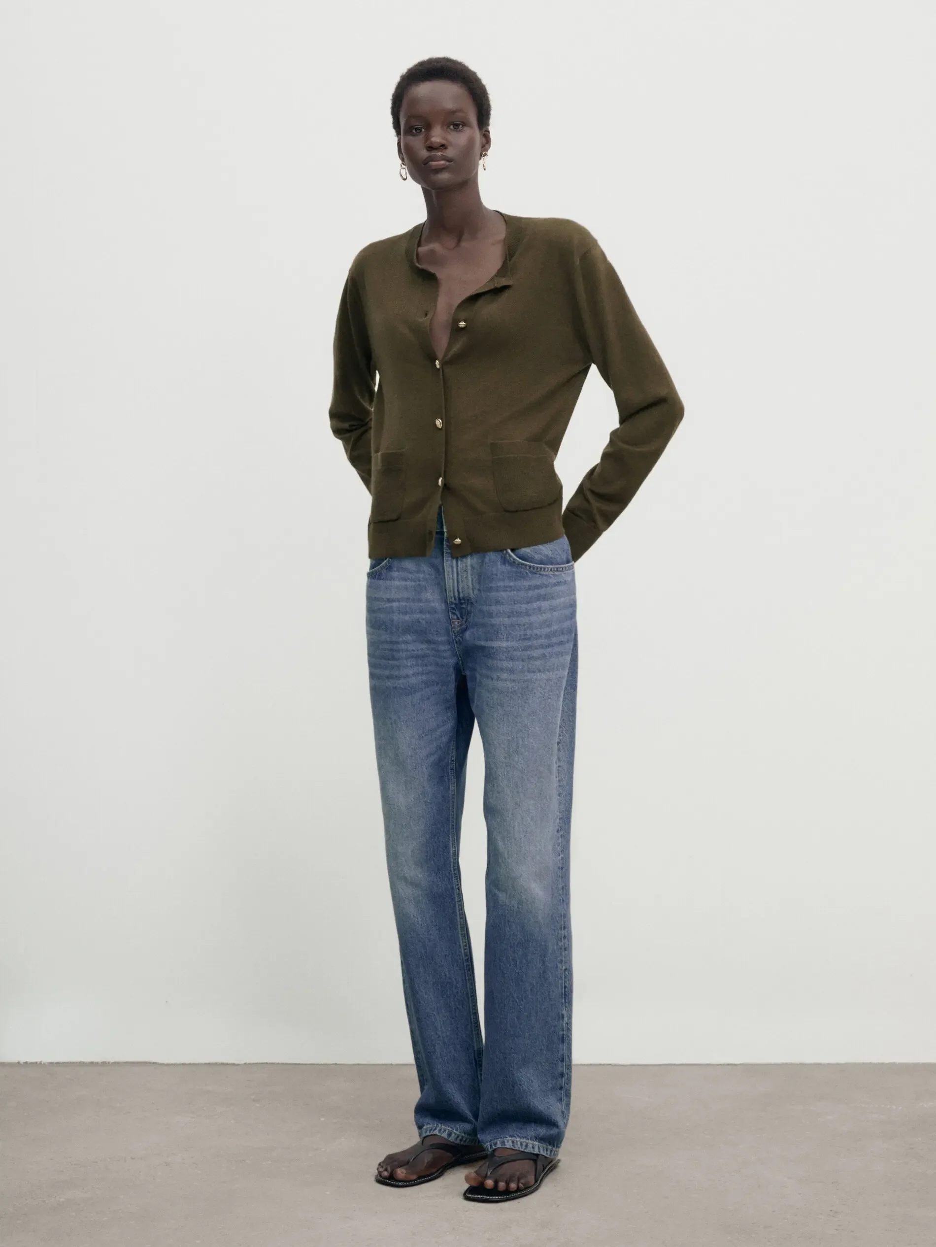 

Элегантный вязаный кардиган с золотой пряжкой в стиле Little Fragrance, новинка весны 2026 MD YAZHIMEI, женский повседневный костюм в стиле Ethereal