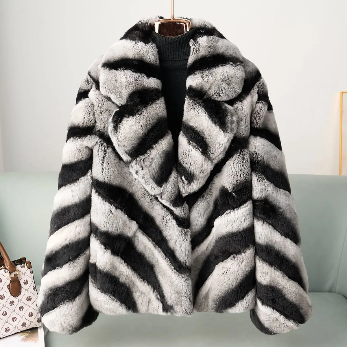 الخريف والشتاء منتج جديد فاخر قضاعة الأرنب الفراء العشب معطف 2025 تنوعا المرأة الأسود والرمادي المشارب معطف الفرو #1