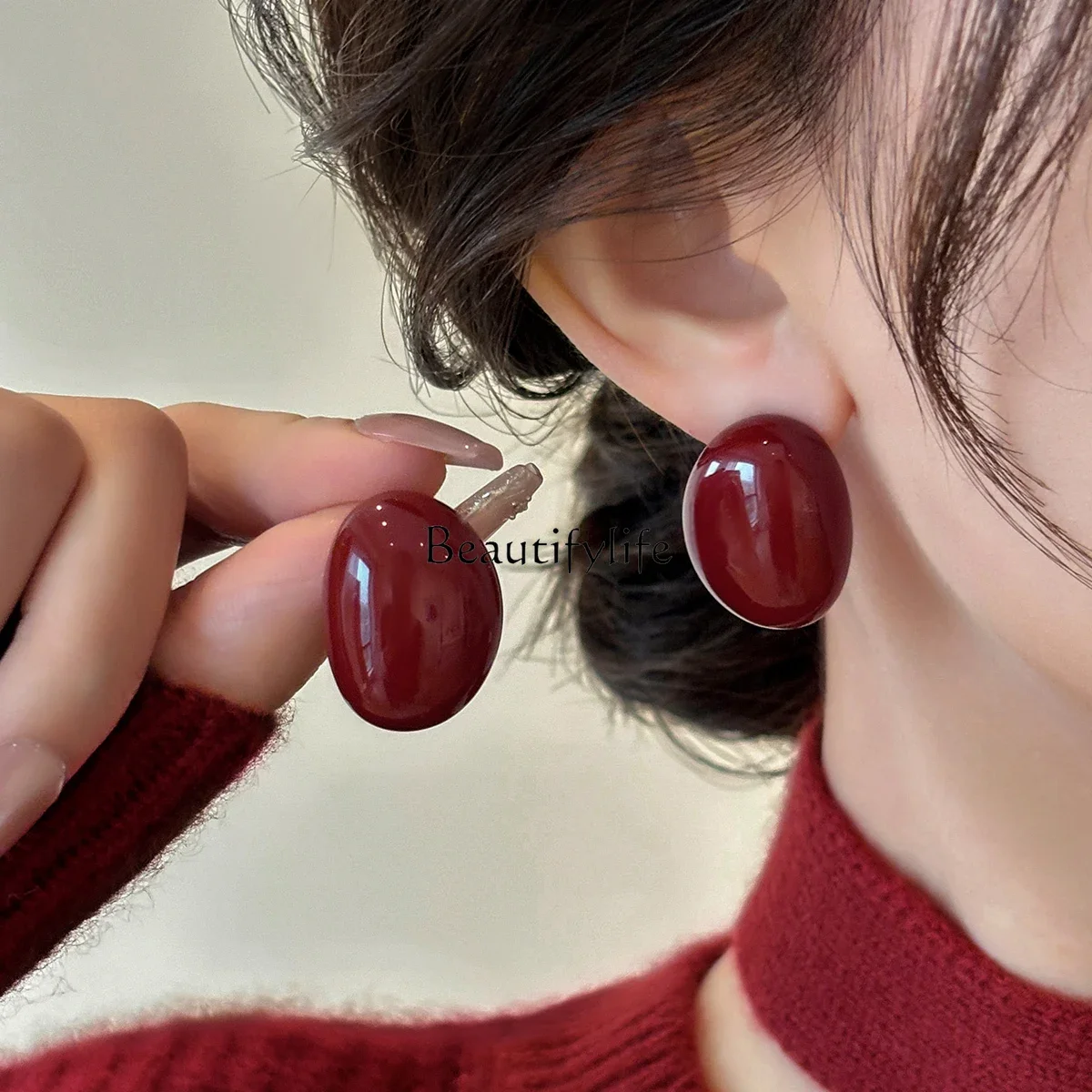 

Burgundy retro oval stud earrings women's sterling silver autumn and winter temperament earrings new for 2024