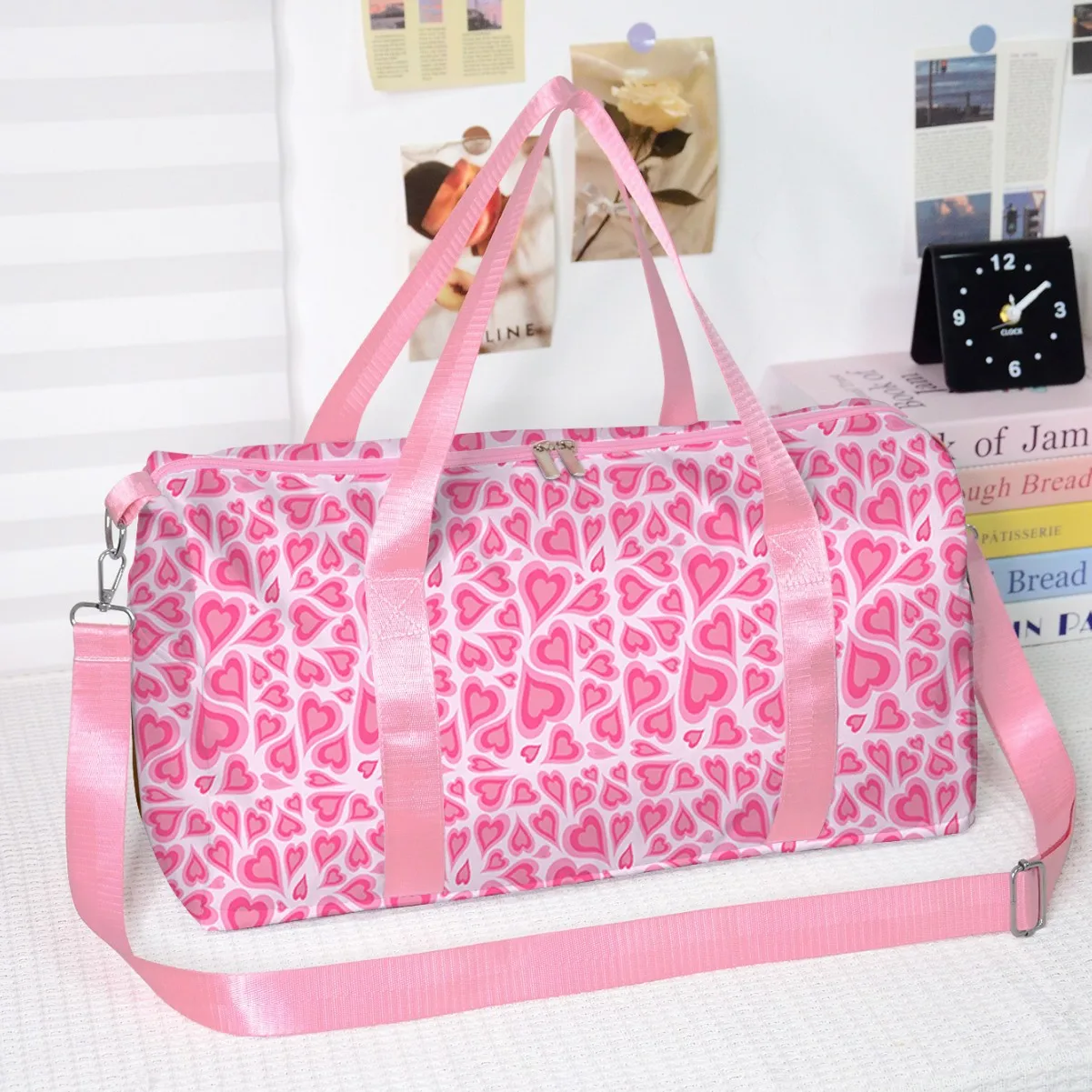 Trendy Popular Funny Novelty Pink Love 3D Printed Travel Bags Barrel Shape Crossbody Bag Outdoor Sports Bags Gym Yoga Bag