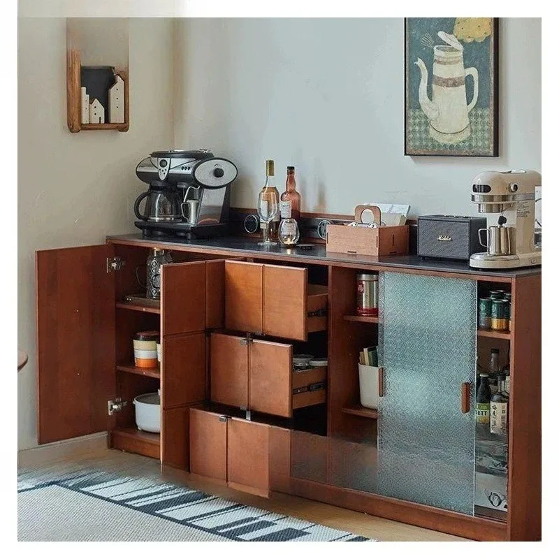 원목 암석판 식탁 옆 수납장 벽에 붙인 모던 수납장 차 수납장