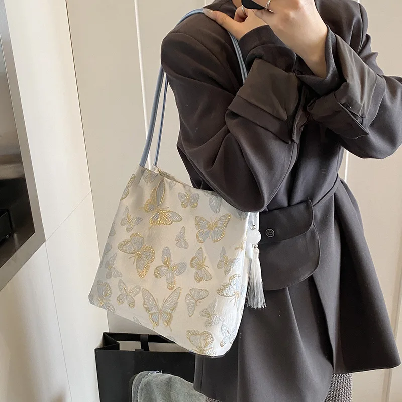 

New Chinese Style National Style Embroidered Bag Women's 2025 New Commuter Fashion Shoulder Underarm Bag Summer Hanfu Tote Bag