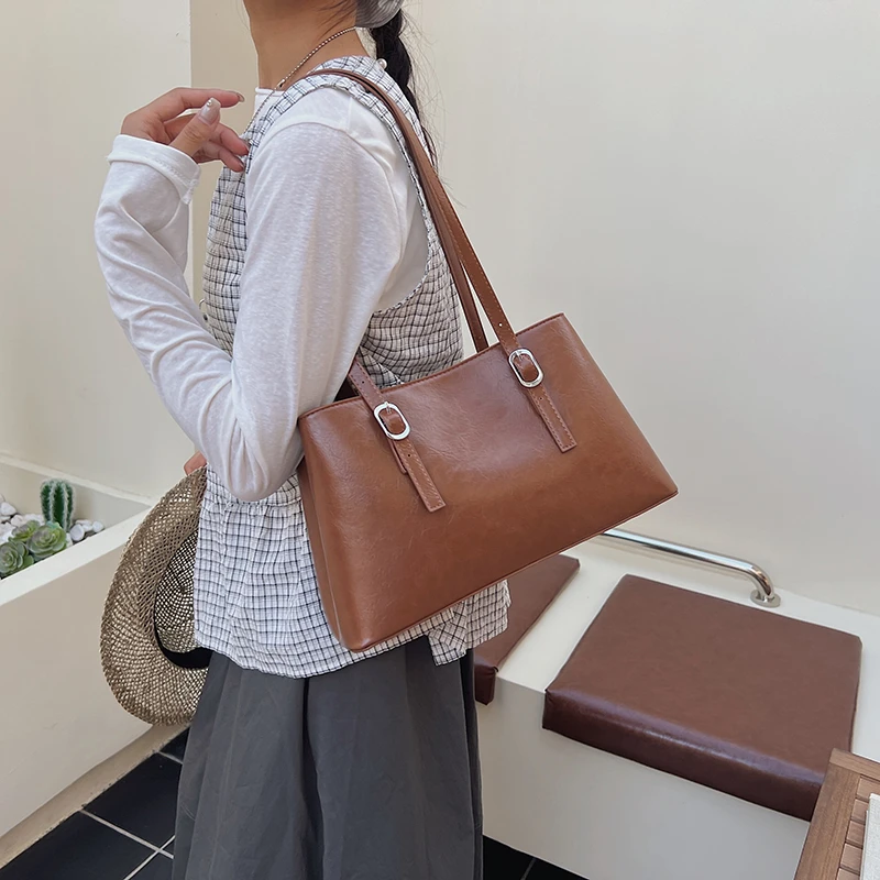 حقيبة يد فاخرة ذات سعة كبيرة للنساء 2025 اتجاهات العلامة التجارية بولي Leather حقيبة تسوق كتف جلدية أسود بني كيس رئيسي