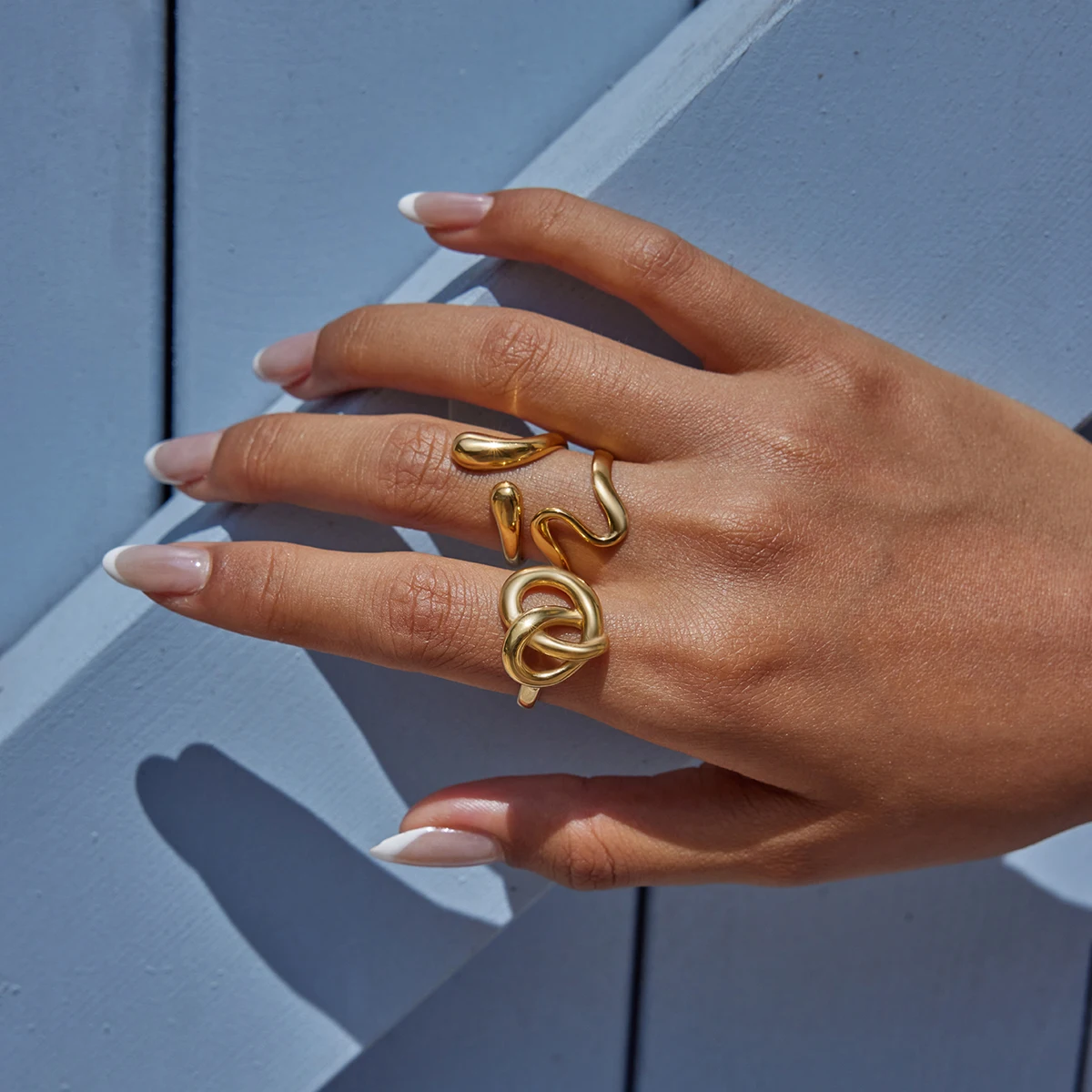 يوري مميزة على شكل قلب عجبة الصوغار هندسية الجوف الدائري 18K الذهب اللون PVD مطلي الملمس المعدني الوافدين مجوهرات اكسسوارات #6