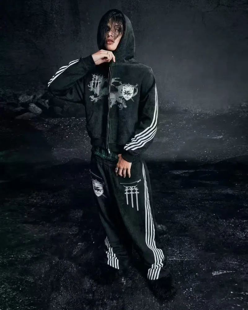 

Американский топ щит дракон узор вертикальный узор мужская толстовка уличная мода на молнии повседневная одежда пара трендовый спортивный костюм