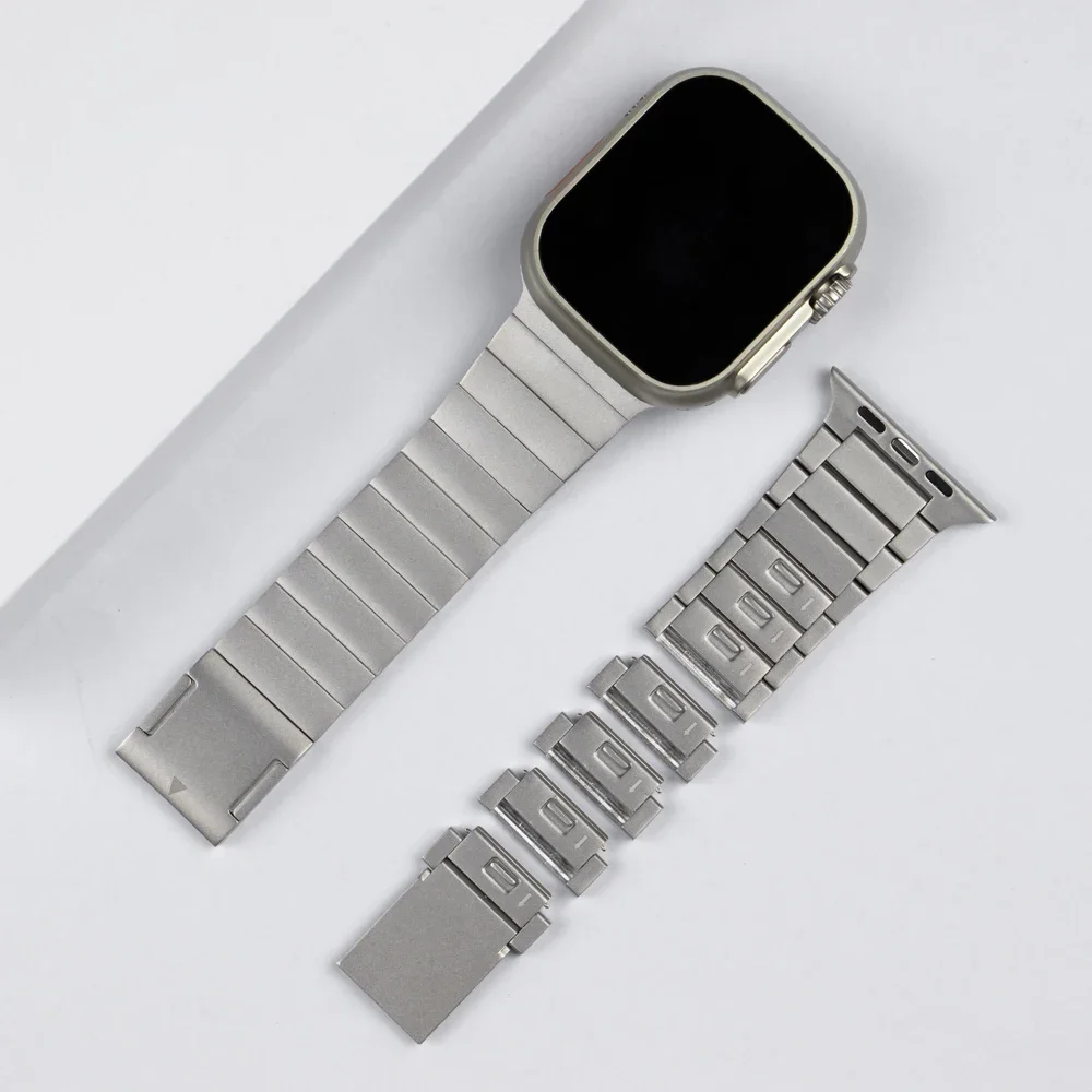 Bracciale a maglie in acciaio inossidabile per cinturino Apple Watch 44mm 45mm Ultra 49mm cinturino magnetico in metallo per IWatch Series 9 8 7 6