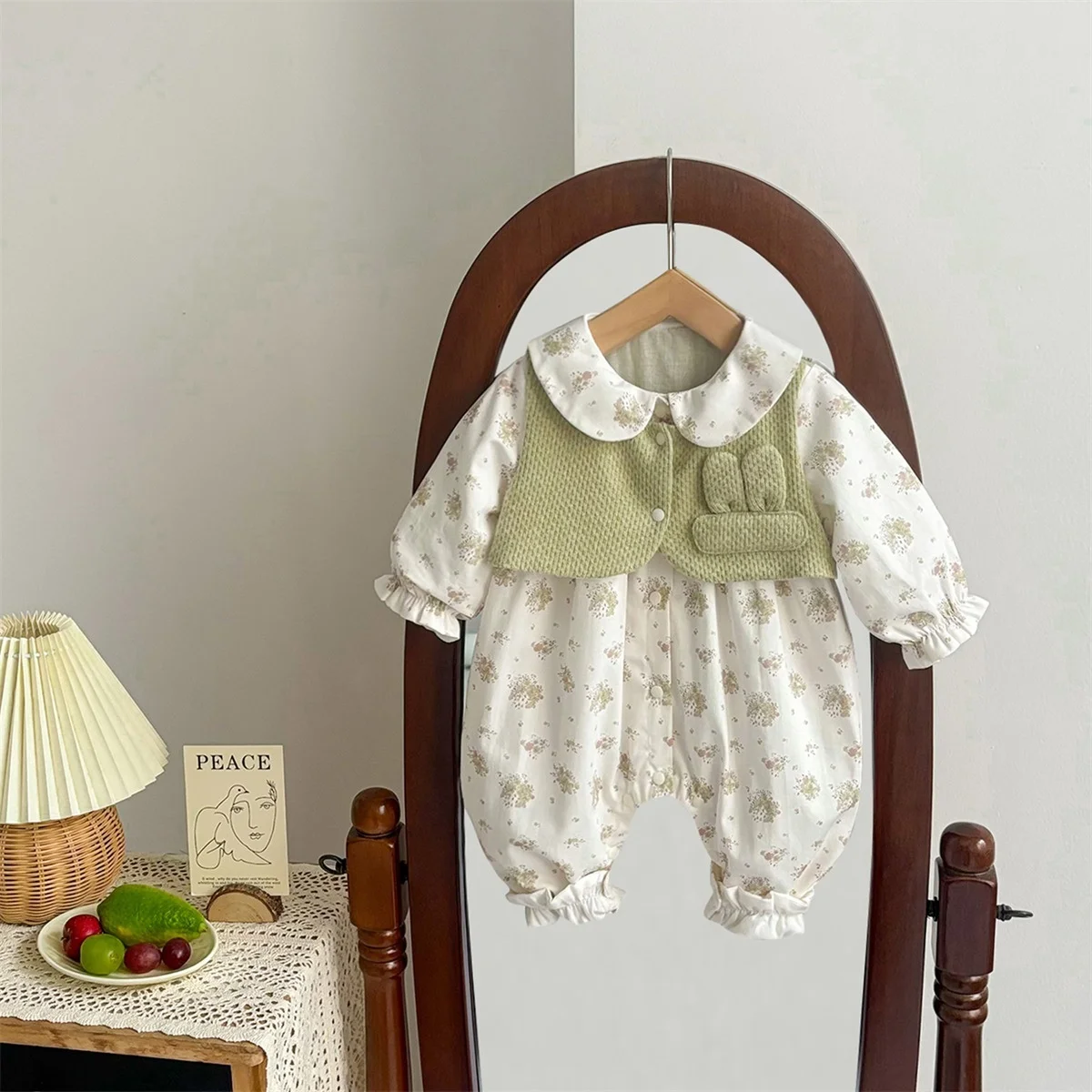 春のファションベビー服 花柄プリント リルアウトフィット 女の子向け 新着 キュートな結び目付きロングスリーブコットンスーツ