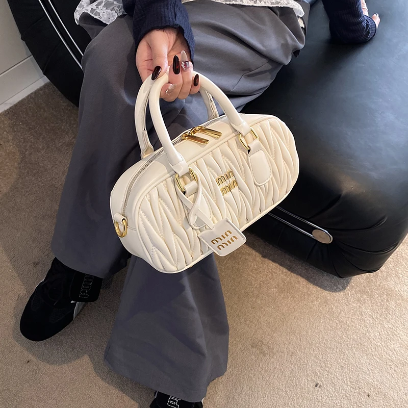 กระเป๋าสะพายข้างผู้หญิงแบบลำลองที่น่าดึงดูดใจ กระเป๋าสะพายข้างแฟชั่นพกพาสะดวกสำหรับนักเรียน สไตล์มหาวิทยาลัย ปรับได้สำหรับการเดินทาง