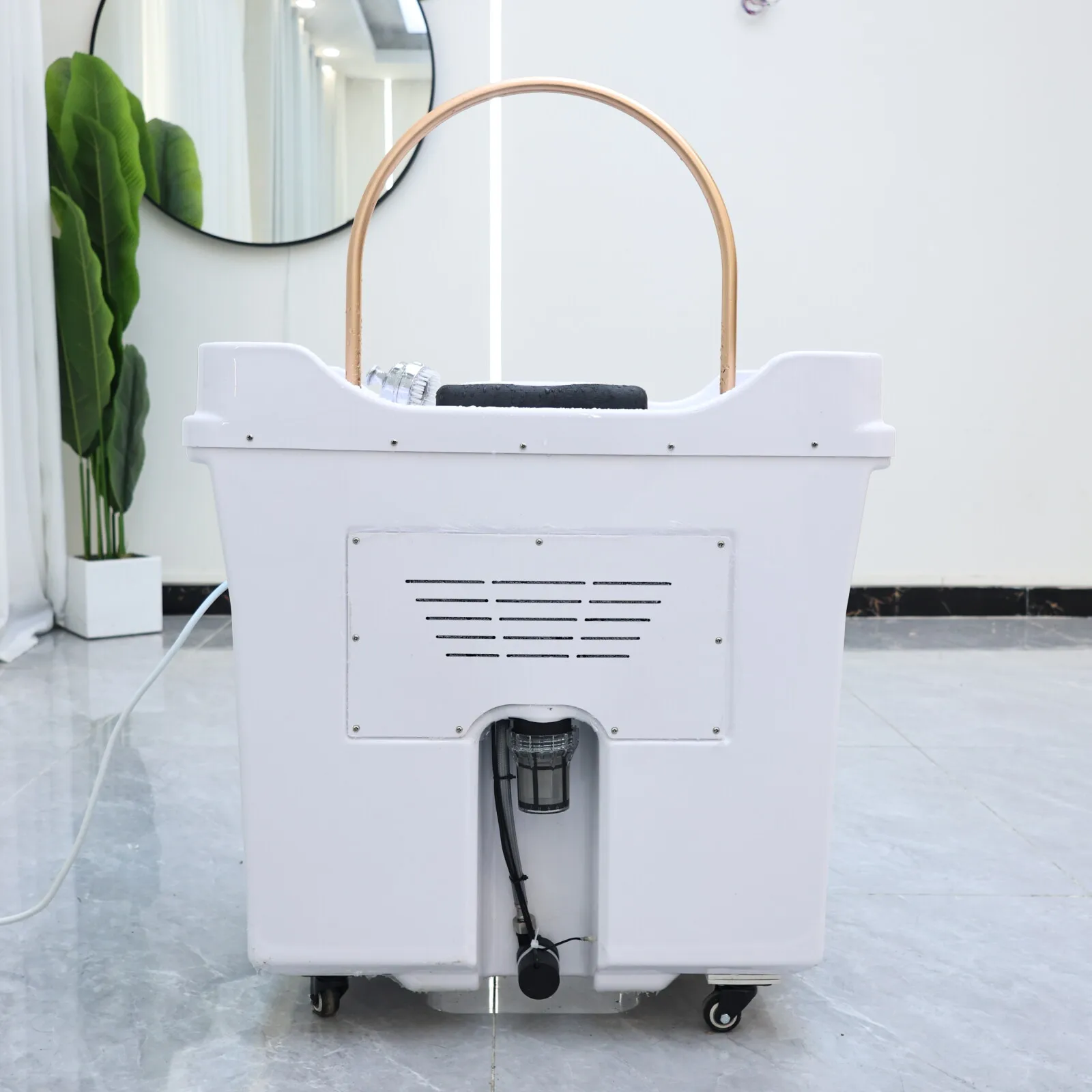 XinSheng أنابيب مياه مريحة غير متصلة مع رأس خزان المياه سبا تداول المياه شامبو حوض غسيل الشعر صالون